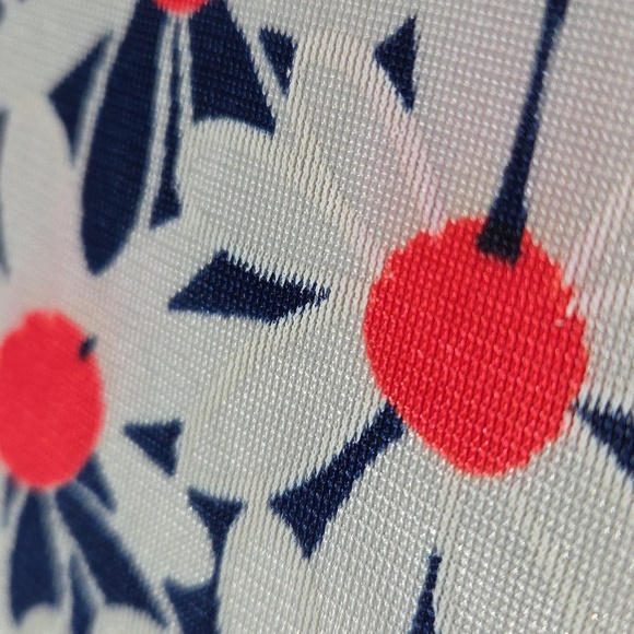 Beautiful Rare Vintage POLYSTER Daisy Sewing Fabric by THE YARD - Picture 6 of 9
